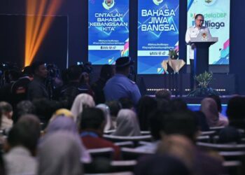 ANWAR Ibrahim dalam ucapan di  Majlis Perasmian Sambutan Bulan Bahasa Kebangsaan (BBK) bukan sahaja mengiktiraf kepentingan penguasaan bahasa Inggeris, tetapi menekankan  pemerkasaan bahasa Melayu sebagai bahasa kebangsaan. – FACEBOOK ANWAR IBRAHIM