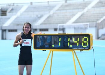 ZAIDATUL Husniah Zulkifli, 31, mencipta sensasi apabila memecahkan rekod kebangsaan dalam acara 100 meter sekali gus memadamkan rekod 31 tahun yang dipegang G. Shanti dalam Kejohanan Perlis Open Super Series di Kangar, Perlis hari ini.-UTUSAN/IZLIZAN OTHMAN