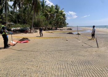 MANGSA kanak-kanak lelaki maut disambar buaya ketika mandi bersama rakan di Pantai Sinakut Felda Sahabat, Desa Kencana, di Lahad Datu hari ini.