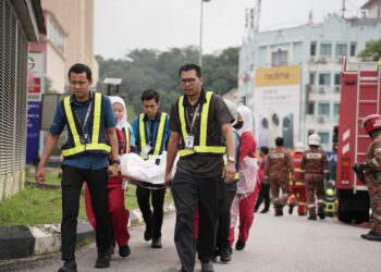 LATIHAN simulasi proses pemindahan pesakit turut diadakan dalam latihan amal kecemasan Ex-Minang 3.0 yang diadakan di Hospital Pakar KPJ Seremban, Seremban hari ini.