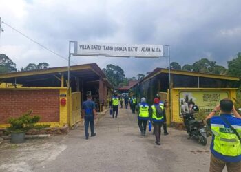 OPERASI dijalankan JAIM di Markas Perubatan Islam Jarak Jauh Tabib Adam di Masjid Tanah, Melaka.