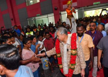 AHMAD  Zahid Hamidi hadir pada program Santunan Kasih Deepavali 2024 di Kompleks UMNO Bagan Datuk, baru-baru ini. - FACEBOOK AHMAD ZAHID