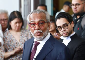 Muhammad Shafee Abdullah pada sidang akhbar selepas bekas Perdana Menteri, Datuk Seri Najib Abdul Razak diperintah untuk membela diri 2 Disember ini, membabitkan 25 pertuduhan - UTUSAN/AFIQ RAZALI