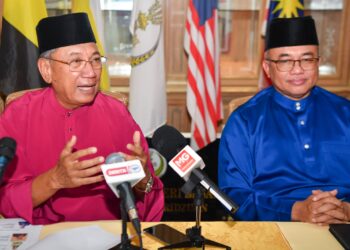 MOHD. Zahidi Zainuddin dalam sidang akhbar mengenai penerima Darjah Kebesaran dan Pingat-Pingat Negeri Perak sempena sambutan Ulang Tahun Hari Keputeraan Sultan Perak, Sultan Nazrin Muizzuddin Shah di Ipoh semalam. - UTUSAN/MUHAMAD NAZREEN SYAH MUSTHAFA