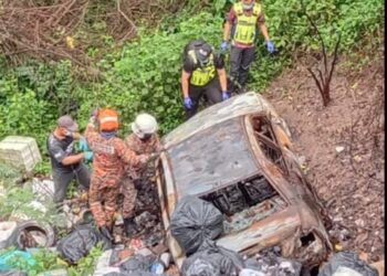 PROTON Waja milik Sabari Baharom yang ditemui hangus disyaki dibakar di tempat pembuangan sampah dekat Hutan Gubir, Sik.