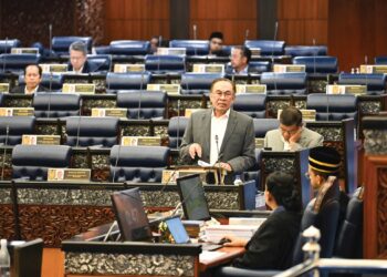 Anwar Ibrahim ketika menjawab soalan di Dewan Rakyat semalam.