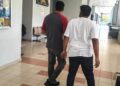 A. MURUGESWARAN hadir ke Mahkamah Sesyen Seremban hari ini bagi berdepan pertuduhan melakukan hubungan seks luar tabii dan amang seksual fizikal terhadap remaja perempuan berusia 16 tahun yang juga anak teman wanitanya pada bulan Mei lalu.-UTUSAN/NOR SHAFAWATI YUP.