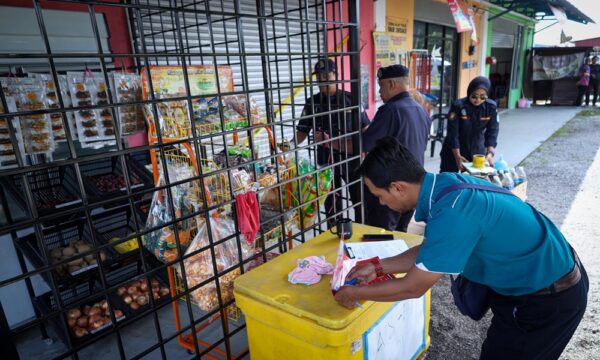 Kedai warga asing