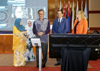 Menteri Kesihatan, Datuk Seri Dr Dzulkefly Ahmad ketika merasmikan Hari Kesihatan Mental Sedunia Peringkat Kebangsaan 2024 di Putrajaya di sini, hari ini.