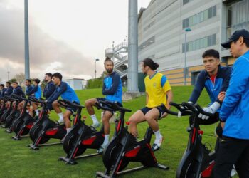 SKUAD Harimau Malaya menjalani latihan semalam menjelang aksi persahabatan menentang New Zsealand. - IHSAN FAM