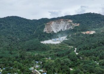 KEWUJUDAN Hutan Simpanan Kekal (HSK)  berfungsi sebagai kawasan tadahan air, menstabilkan oksigen di permukaan bumi, menyeimbangkan ekosistem dan sebagai penampan hakisan. - GAMBAR HIASAN