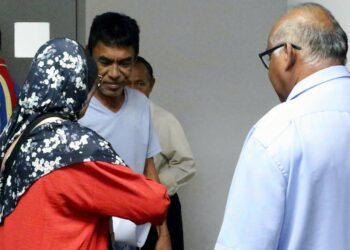 SAMSUDIN Yoep didenda RM100 selepas mengaku bersalah di Mahkamah Majistret Ipoh memperlekehkan anggota JPJ, minggu lalu. - UTUSAN