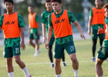 PEMAIN Kedah menjalani latihan di Alor Setar, semalam sebagai persiapan menentang PDRM dalam Liga Super, esok. - IHSAN KDA