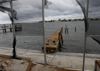 PEMANDANGAN dari struktur tepi laut sebelum Taufan Milton mendarat di Pantai St. Pete, Florida.- AGENSI