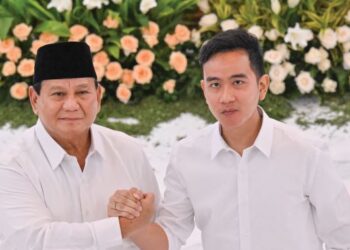 GIBRAN Rakabuming Raka (kanan) dan Prabowo Subianto akan memimpin  Indonesia bagi  tempoh 2024- 2029.