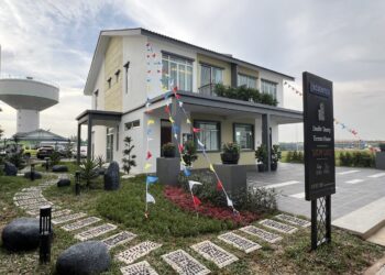 RUMAH Teres Dua Tingkat hak milik kekal di Jenjarom