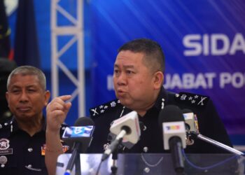 KHAW Kok Chin bercakap dalam sidang akhbar di Ibu Pejabat Polis Kontinjen (IPK) Kelantan di Kota Bharu, Kelantan hari ini. -UTUSAN/KAMARUL BISMI KAMARUZAMAN.