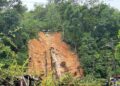 KEADAAN tanah runtuh di Taman Melawati setakat pukul 1 petang ini.