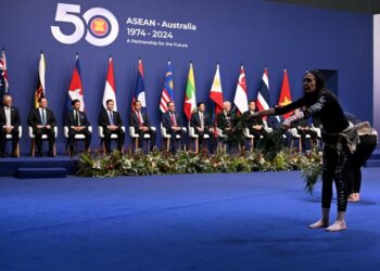 DENGAN melaksanakan dasar yang progresif dan berpandangan jauh, Malaysia dapat meningkatkan daya saing di peringkat global serta menjamin kesejahteraan ekonomi rakyat.