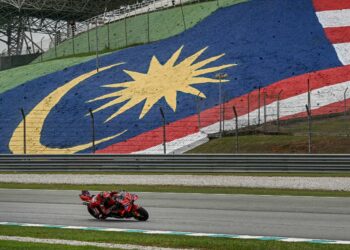 PELUMBA Ducati, Francesco Bagnaia ketika sesi latihan bebas pertama MotoGP Grand Prix (GP) Malaysia, di Litar Antarabangsa Sepang, hari ini. - AFP