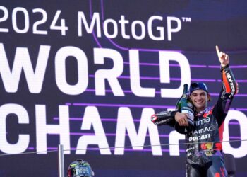 PELUMBA Sepanyol Jorge Martin meraikan di atas podium selepas Grand Prix Solidariti MotoGP Barcelona di Litar Catalunya, di pinggir Barcelona.  - AFP