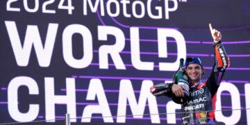 PELUMBA Sepanyol Jorge Martin meraikan di atas podium selepas Grand Prix Solidariti MotoGP Barcelona di Litar Catalunya, di pinggir Barcelona.  - AFP