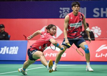 HOO Pang Ron-Cheng Su Yin menewaskan pasangan Hong Kong, Tang Chun Man-Tse Ying Suet 21-14, 17-21, 21-19 pada aksi separuh akhir China Masters di Shenzhen. - AFP