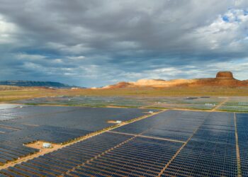 PEMANDANGAN udara loji solar Kayenta di Arizona, AS.-AFP