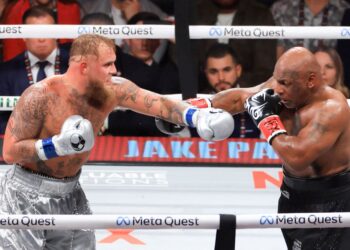 FAKTOR usia menjadi punca Mike Tyson tumpas kepada Jake Paul.- AFP