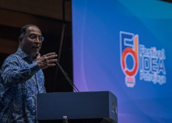 ZAMBRY Abdul Kadir ketika merasmikan Festival of Idea Putrajaya. - UTUSAN/FAIZ ALIF ZUBIR