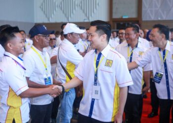 ARTHUR Joseph Kurup semasa tiba majlis penutupan Persidangan Perwakilan Tri-Tahunan PBRS di SICC, Kota Kinabalu, hari ini.