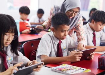 IBU bapa melihat banyak kelebihan dalam pendidikan di sekolah swasta. – GAMBAR HIASAN/REAL SCHOOLS