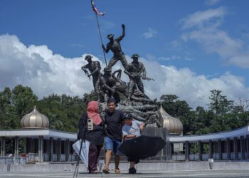 ASAS yang penting sebelum membuat pentafsiran ialah sumber. Justeru, pembuktian tidak seharusnya berasaskan pandangan peribadi sahaja.