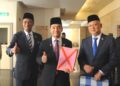 ONN HAFIZ Ghazi  (tengah) menunjukkan Buku Belanjawan Johor 2025 sambil diperhatikan Setiausaha Kerajaan Johor, Tan Sri Azmi Rohani (kiri) dan Timbalan Setiausaha Kerajaan Johor (Pembangunan) Datuk Asman Shah sempena Pembentangan Belanjawan Johor 2025 di Bangunan Sultan Ismail Kota Iskandar, Iskandar Puteri.