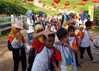 SEBAGAI ibu bapa, dinasihatkan supaya tidak terlalu memanjakan dengan membiarkan sahaja setiap perilaku negatif oleh anak-anak.