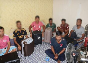 SEBAHAGIAN warga Bangladesh yang diselamatkan JIM dalam satu serbuan di Klang Selangor.