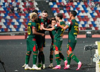 AKSI pemain KDA FC ketika menentang Sabah minggu lalu.- IHSAN KDA FC