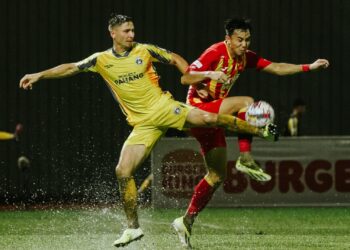 PERTEMBUNGAN antara Sri Pahang FC dan Selangor FC di Stadium Majlis Perbandaran Temerloh berakhir dengan keputusan seri 1-1, malam ini.- IHSAN SELANGOR FC