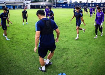 PEMAIN JDT menjalani latihan menjelang aksi timbal balik pusingan 16 Piala Malaysia menentang KL Rovers di Stadium Sultan Ibrahim, malam ini. -IHSAN JOHOR SOUTHERN TIGERS.