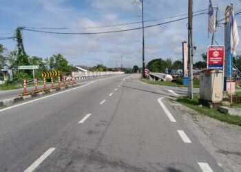 JAMBATAN Pontian Besar yang akan dilebarkan kepada empat lorong pada tahun hadapan dengan kos RM49 juta di Pontian, Johor.