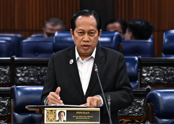 AHMAD Maslan semasa sesi Waktu Pertanyaan-Pertanyaan Menteri (MQT) di Dewan Rakyat, hari ini. - JABATAN PENERANGAN MALAYSIA