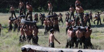 GAMBAR dikeluarkan Agensi Berita Pusat Korea (KCNA) menunjukkan tentera Korea Utara mengambil bahagian dalam latihan di pangkalan operasi khas yang tidak didedahkan lokasi.- AFP