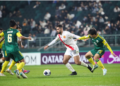 PENYERANG Selangor FC, Ali Olwan (tengah) dikawal ketat pemain-pemain Jeonbuk pada aksi Kumpulan H Liga Juara-Juara Asia 2 (ACL2) di Stadium Piala Dunia Jeonju, kelmarin.-IHSAN AFC