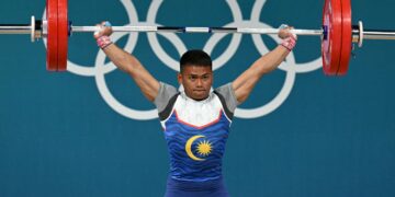 Mohamad Aniq Kasdan beraksi dalam acara angkat berat Sukan Olimpik 2024 di Paris, Ogos lalu. - AFP