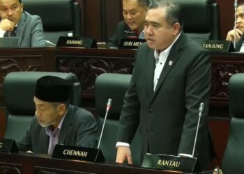 ANTHONY Loke Siew Fook pada sesi perbahasan Rang Undang-Undang Perbekalan (2025) 2024  Persidangan Ketiga (Belanjawan) Penggal Kedua, DUN Negeri Sembilan Yang Ke-15 di Seremban semalam.