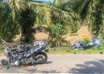 KEADAAN dua daripada tiga buah motosikal berkuasa tinggi yang terlibat dalam kemalangan di Batu 6, Jalan Kangkar Baru Paloh, Yong Peng Batu Pahat.