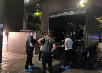 Mayat penjenayah warga Vietnam yang mati ditembak dihantar ke Hospital Kuala Lumpur untuk bedah siasat.