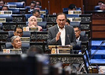 ANWAR Ibrahim semasa Sesi Penerangan Menteri di Dewan Rakyat, hari ini.