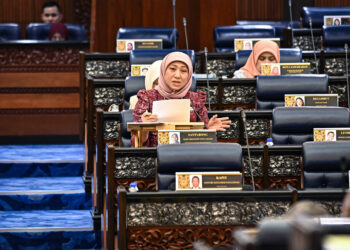 NANCY Shukri ketika sesi soal jawab di Dewan Rakyat, hari ini.