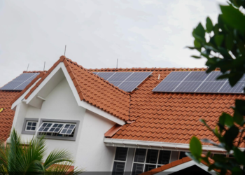 GADING Kencana menawarkan pakej sewa milik sistem panel solar fotovoltaik serendah RM220 sebulan.-GAMBAR HIASAN